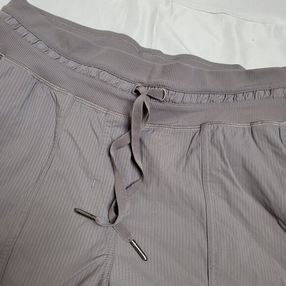 LULULEMON titanium gray dance studio adjustable cuff crop pant 4‎ - Picture 8 of 13